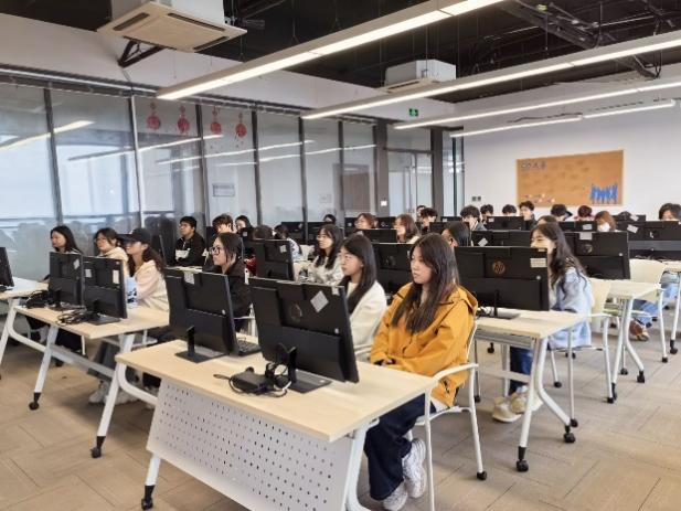 走進(jìn)前沿，啟航未來 計(jì)算機(jī)工程學(xué)院新生赴中軟國(guó)際與同濟(jì)人工智能研究院開展專業(yè)認(rèn)知實(shí)習(xí)